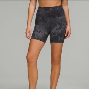 Align 8 inch shorts size 6 diamond dye